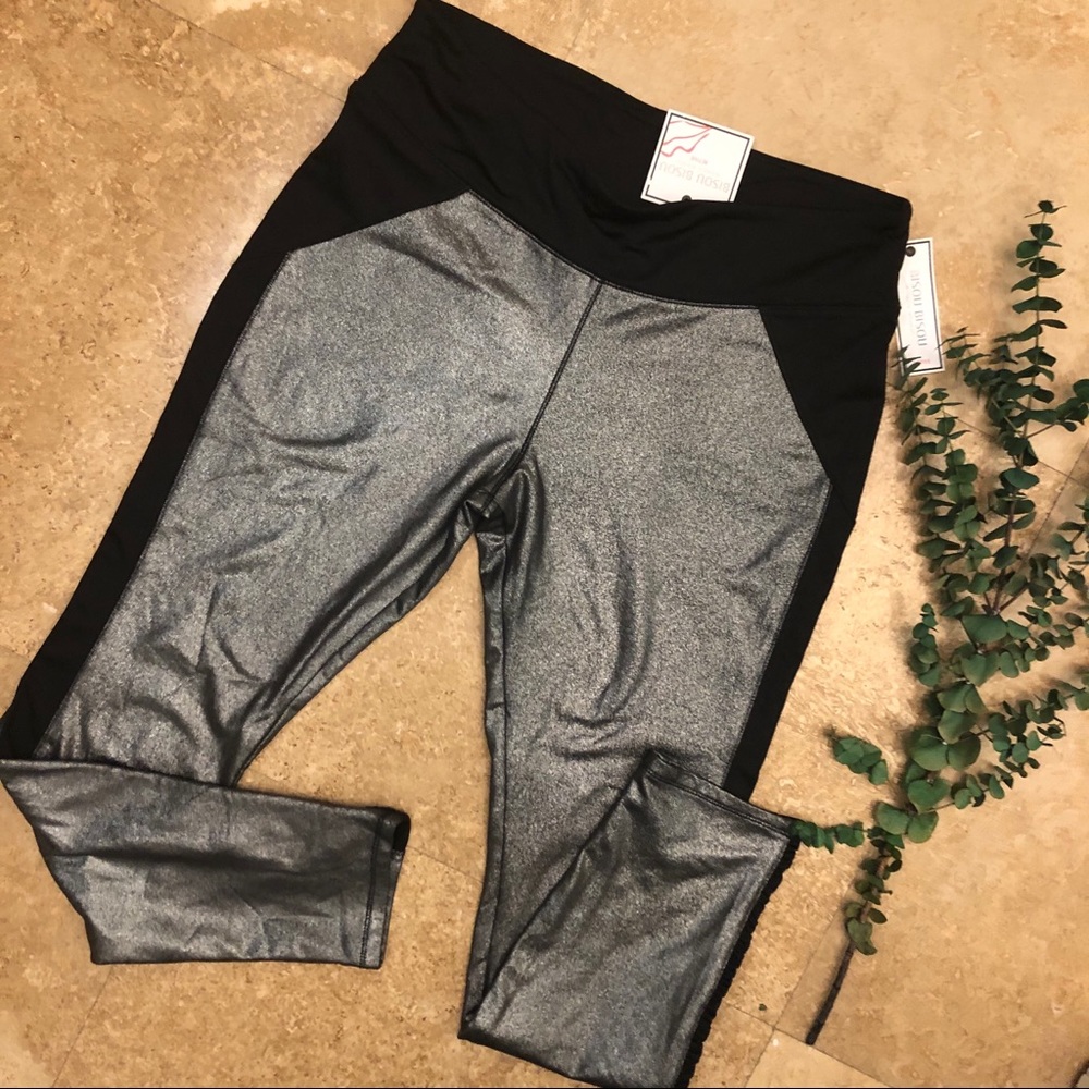 NWT Bisou Bisou active legging silver L